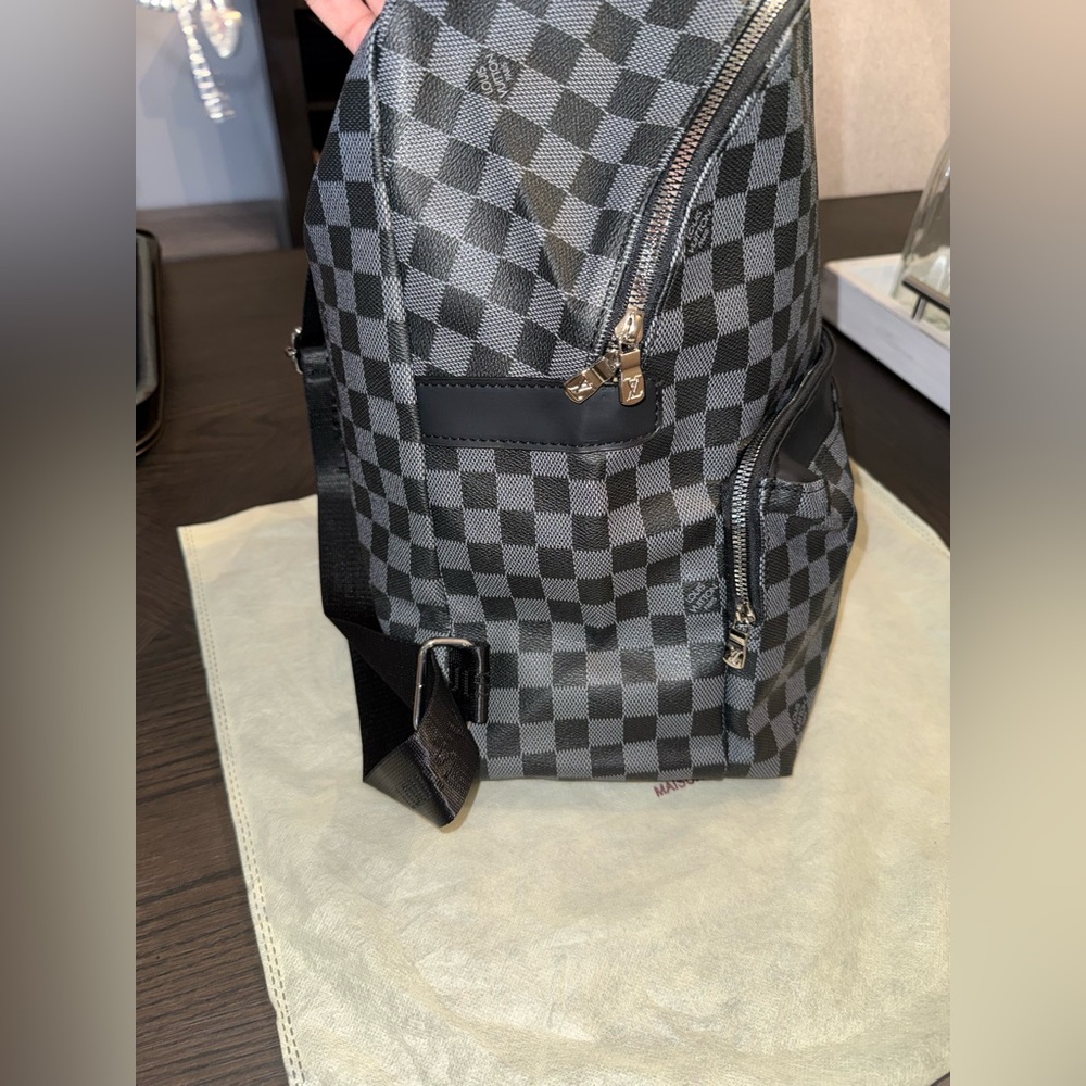 LV backpack - Picture 7 of 10